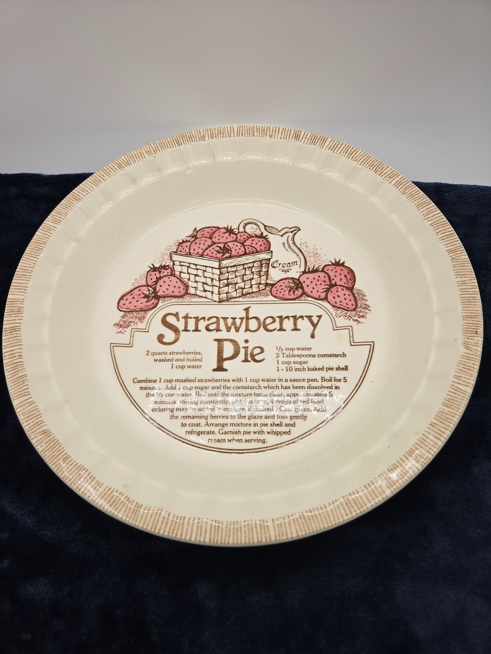 Strawberry Pie Baking Ceramic Pie Dish - Pink on Cream
